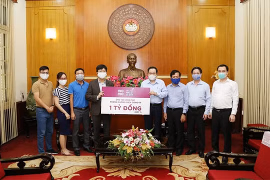 Ví MoMo đại diện người dùng trao 1 tỷ đồng ủng hộ chống dịch Covid-19