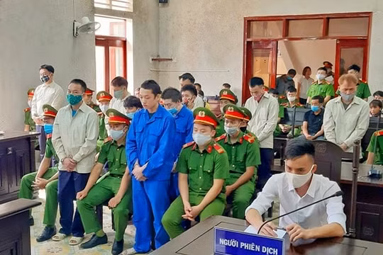 Bản tin pháp luật 8H: "Đi buôn" 150 bánh heroin, 2 cựu cán bộ xã cùng thượng úy công an lãnh án tử