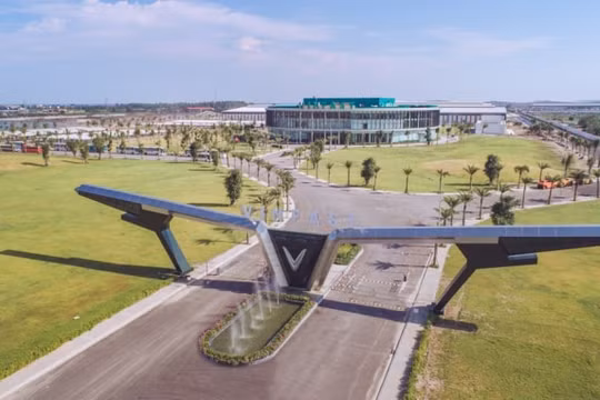 Sau CNN, đến lượt Forbes tôn vinh tỷ phú Phạm Nhật Vượng trong “bảng vàng” chống dịch