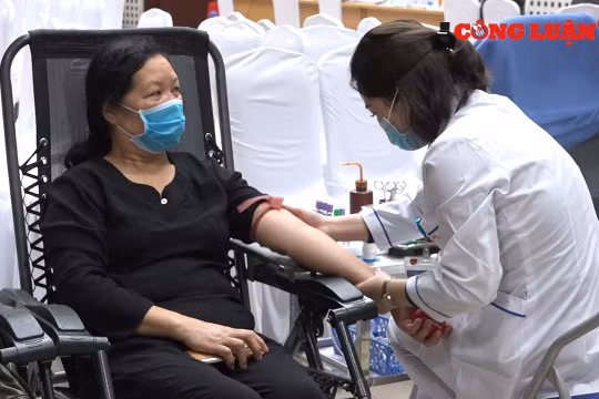 Cảnh báo nguy hiểm vì cạn nguồn máu dự trữ giữa mùa dịch corona