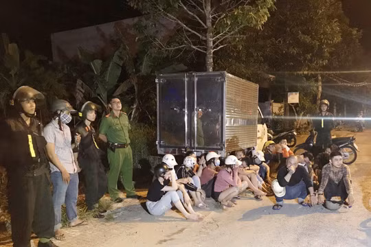 Ngăn chặn nhóm có nhiều thiếu nữ mang hung khí giải quyết mâu thuẫn