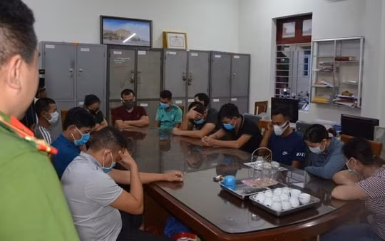 Quảng Ninh: Bắt nhóm đối tượng đánh bạc trên biển