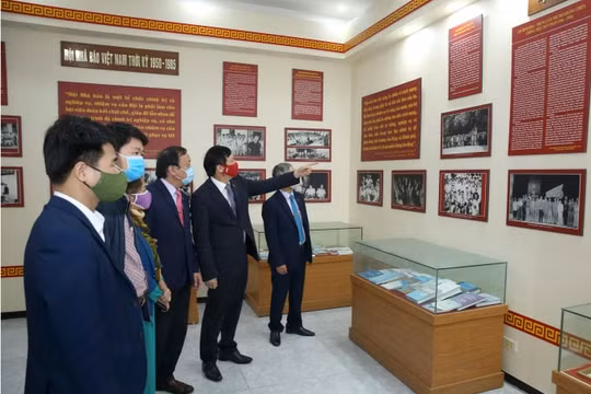 Hội Nhà báo Việt Nam hành hương “về nguồn” nhân kỷ niệm 70 năm thành lập