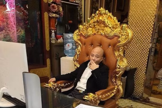 Lưu manh... cổ cồn!