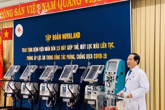 Trao tặng trang thiết bị y tế cấp thiết–Novaland đồng hành cùng việc tăng tốc trong cuộc đua đẩy lùi dịch bệnh covid-19