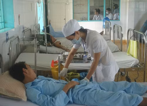 Tự điều trị thuốc Nam tại nhà, một người bệnh suýt mất chân