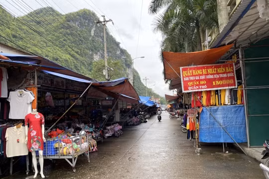Lạng Sơn: Dịch Covid-19 khiến tiểu thương chợ cửa khẩu Tân Thanh "méo mặt"