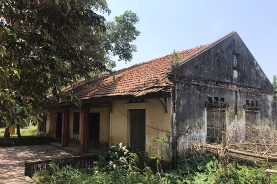 “Phân lô” quá khứ, “bán nền” tương lai!