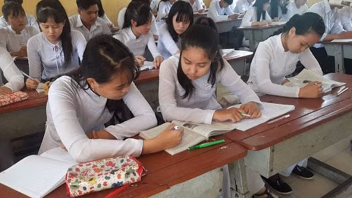 TPHCM: Học sinh lớp 12 đi học lại từ ngày 9/3