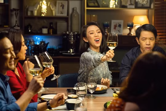 "Tiệc trăng máu" được đánh giá là bom tấn Việt tròn trịa nhất năm