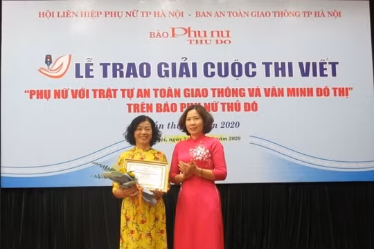 16 tác phẩm xuất sắc được trao giải Cuộc thi viết "Phụ nữ với trật tự an toàn giao thông"
