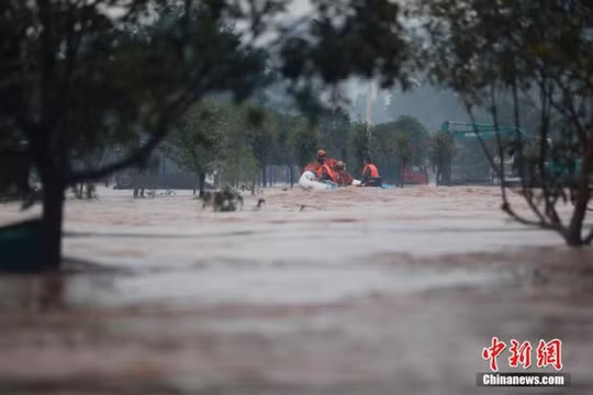 Đài Khí tượng Trung ương Trung Quốc tiếp tục cảnh báo mưa lớn ngày thứ 30 liên tiếp