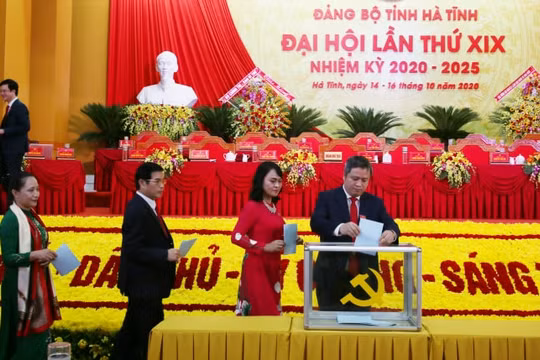 Bầu 53 đồng chí vào Ban Chấp hành Đảng bộ tỉnh Hà Tĩnh khóa XIX