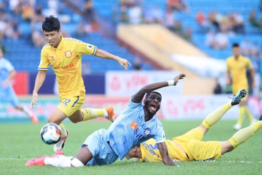 SHB Đà Nẵng thua 0-1 Nam Định: 'Nam Định sáng cửa trụ hạng'