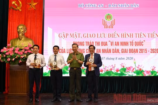 Nâng cao hiệu quả tuyên truyền và biểu dương các điển hình tiên tiến của lực lượng Công an nhân dân