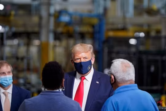 Trump tái áp dụng thuế lên thép Canada, Ottawa hứa đáp trả