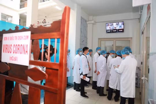 Thừa Thiên Huế: Cụ bà có biểu hiện ho, sốt sau khi quá cảnh Hàn Quốc âm tính với COVID-19