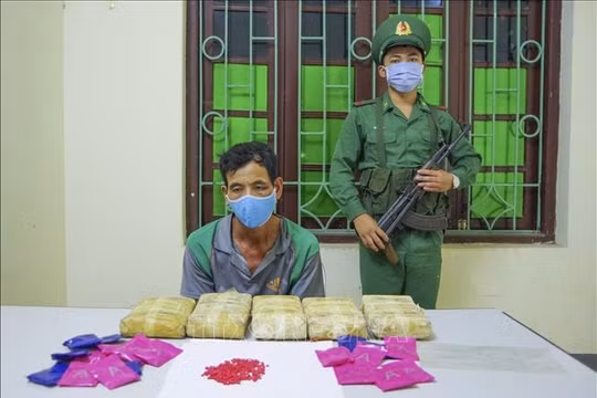 Bắt kẻ vận chuyển 30.000 viên ma túy tổng hợp xuyên biên giới
