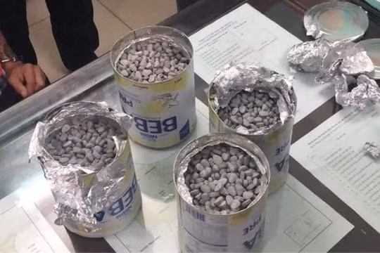 Bắt giữ đối tượng vận chuyển 20.000 viên thuốc lắc từ nước ngoài về Việt Nam tiêu thụ