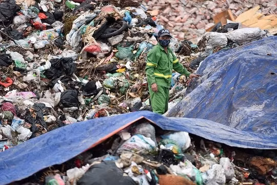 Xử lý rác thải: Phải thay thế hình thức chôn lấp