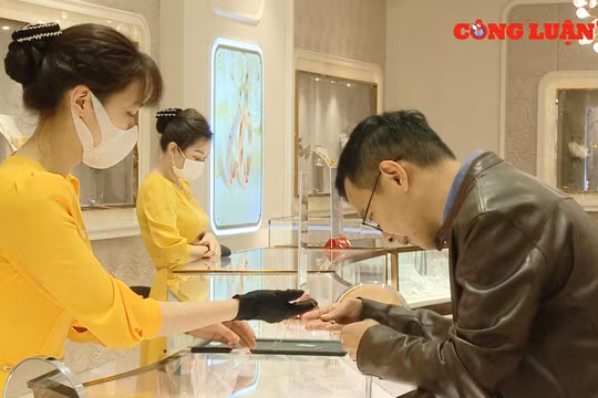 Sôi động thị trường trang sức mùa valentine