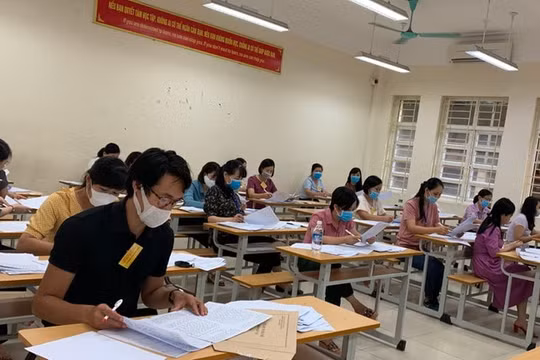 Bộ GD-ĐT công bố phổ điểm thi tốt nghiệp THPT 2020, có 2 thí sinh đạt điểm 10 môn văn