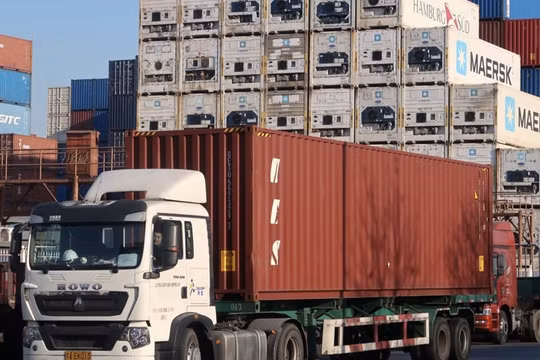 Trung Quốc: Giao dịch ngoại thương giảm 6,4% trong Quý 1