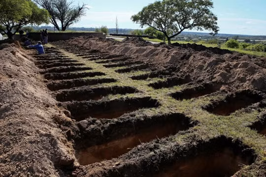 Argentina đào sẵn hàng trăm ngôi mộ để ứng phó với đại dịch Covid-19
