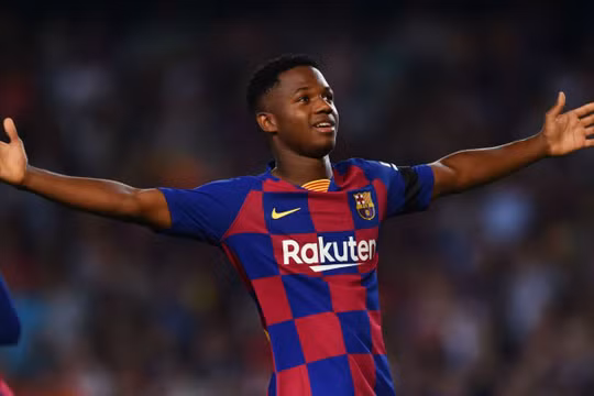 Dortmund nhắm “thần đồng” của Barcelona để thay thế Jadon Sancho