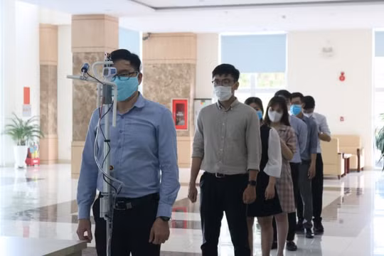 Điện lực Thừa Thiên Huế chế tạo nhiều sản phẩm phục vụ phòng, chống dịch Covid-19