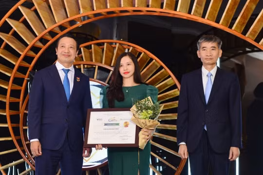 Tập đoàn Bảo Việt (BVH): Top 10 doanh nghiệp bền vững nhất Việt Nam 5 năm liên tiếp