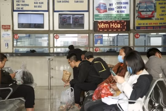 Hà Nội: Vẫn còn biểu hiện lơ là phòng chống dịch Covid-19 tại bến xe khách