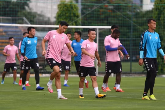 Văn Hậu dính chấn thương, Hà Nội FC nhận cú sốc lớn