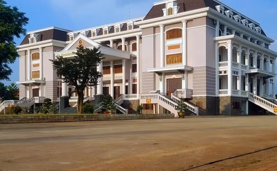 Bình Phước: Thi hành án đối với người đàn ông uống thuốc sâu tự tử tại tòa