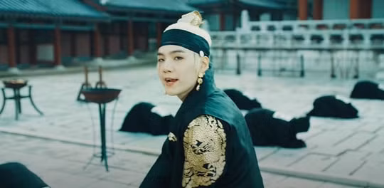 Suga (BTS) tung MV cổ trang 'Daechwita'