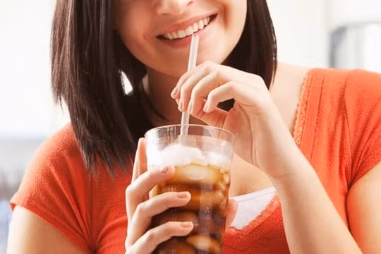 Tác hại ‘không ngờ’ của nước ngọt đối với phụ nữ