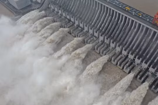 Đập Tam Hiệp gấp rút xả lũ đối phó 'bom nước' trên sông Dương Tử