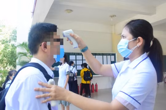 Công bố kết quả xét nghiệm các trường hợp F1 của thầy giáo coi thi tốt nghiệp THPT