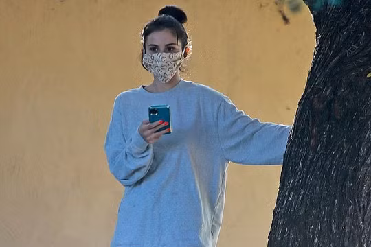 Selena Gomez gầy xanh sao sau thời gian chữa bệnh