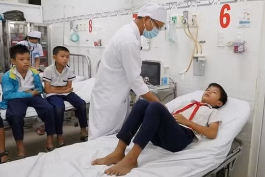 Hải Phòng: Gần 30 học sinh lớp 5 ngộ độc vì uống nước giải khát