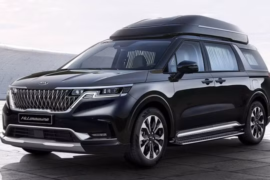 Kia limousine với hộp đồ trên mui, nội thất như khoang thương gia trên máy bay