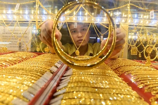 Giá vàng hôm nay 28/4: Có chiều hướng giảm