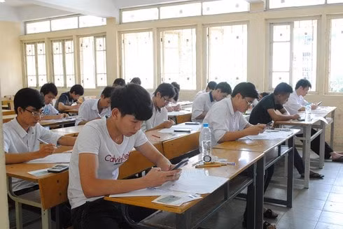 Tuyển sinh đại học 2020: Cần có thêm kỳ thi trung tuyển, hạn chế xét học bạ