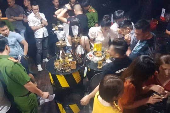 Đột kích quán bar phát hiện 6 người dương tính ma túy