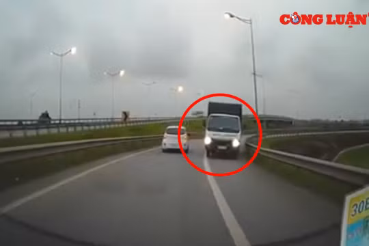 Video giao thông: Tài xế xe tải liều mạng đi ngược chiều trên cao tốc Hà Nội – Thái Nguyên