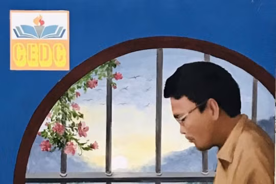 Một tháng viết bài ký tên người khác