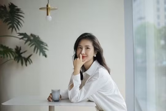 Vợ chủ tịch Taobao khoe nhẫn ở ngón áp út, ẩn ý trạng thái của vợ chồng