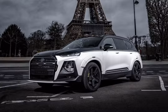 Hyundai Santa Fe toát lên sự hầm hố, nổi bật với phiên bản độ mới