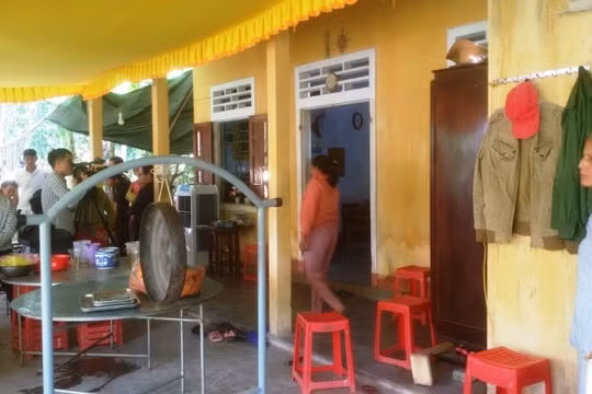 Ông bà bị điện giật tử vong tại chỗ, cháu bé 5 tuổi thoát chết