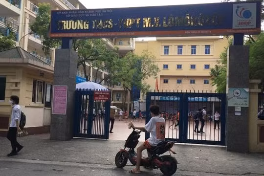 Tăng học phí "phi mã" bất thành, Trường Lômônôxốp phải hạ học phí